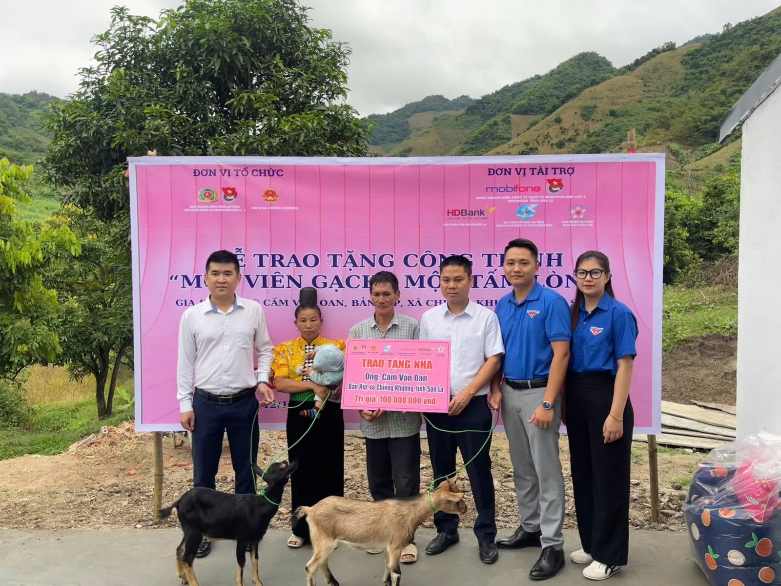 Ảnh bài viêt Tuổi trẻ MobiFone 4 trao gửi yêu thương qua công trình thanh niên “Một viên gạch – Một tấm lòng”